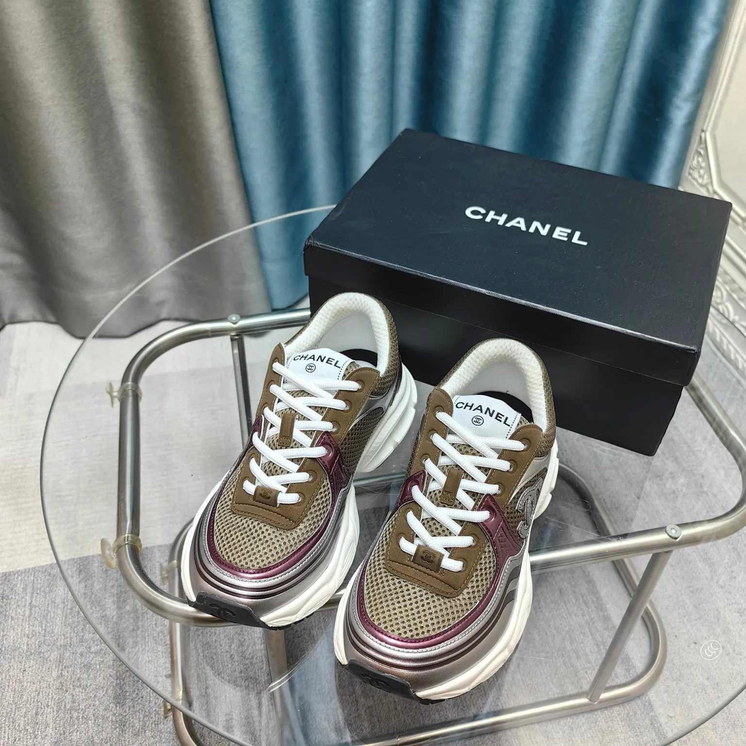 p680🐮🐮Chanel Chanel dad shoes, men and women couples - 2025 counter top casual sports shoes This classic design; the upper is electro-embroidered with a variety of techniques; the outsole is fashionable and sporty; it is unusual to incorporate a variety of color matching elements... The diversified mix and match is very beautiful and versatile, casual, fashionable, sports and outdoor can be taken into account... ꫛꫀꪝ Go➫ Material: ❶Upper is made of: Original imported first-layer silk cowhide + original waterproof cloth + original first-layer cowhide ❷Inner lining: original sheep lining + mesh ❸Outsole based on: original TPU combination outsole Special counter boutique packaging complete set for women 35–41